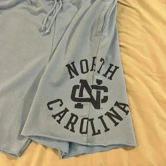 Brandnew Mitchell and Ness University of North Carolina tarhills shorts size 2XL - Picture 2 of 6